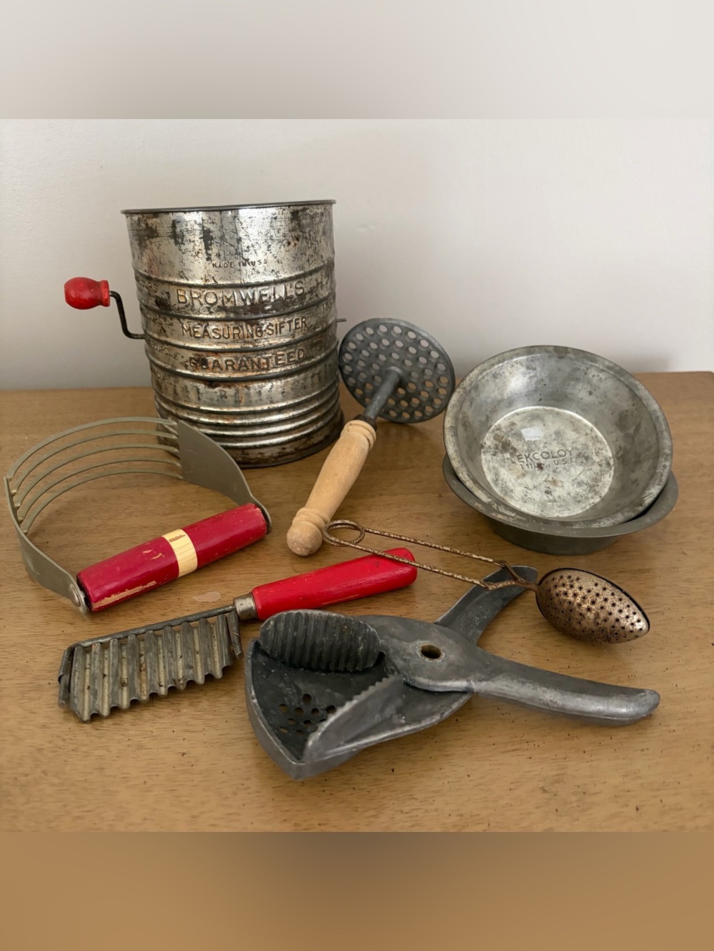 Vintage Red Handle Mixed Kitchen Gadgets Utensils Tools Lot of 8 Grandma Core
